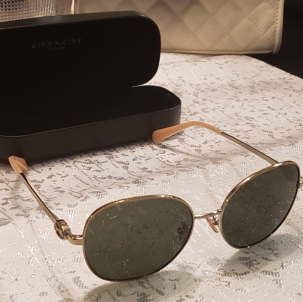 New Coach Sunglasses - Picture 2 of 11